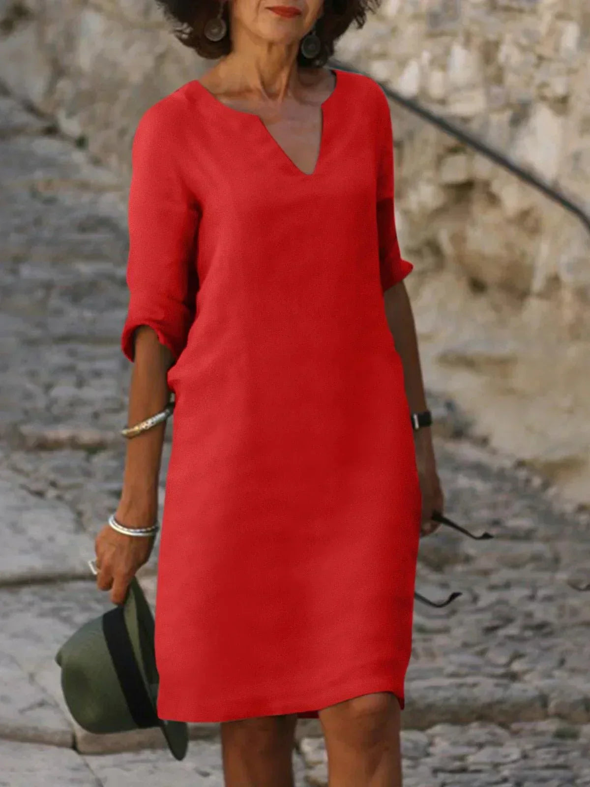 Élise™ | Robe élégante à col en V