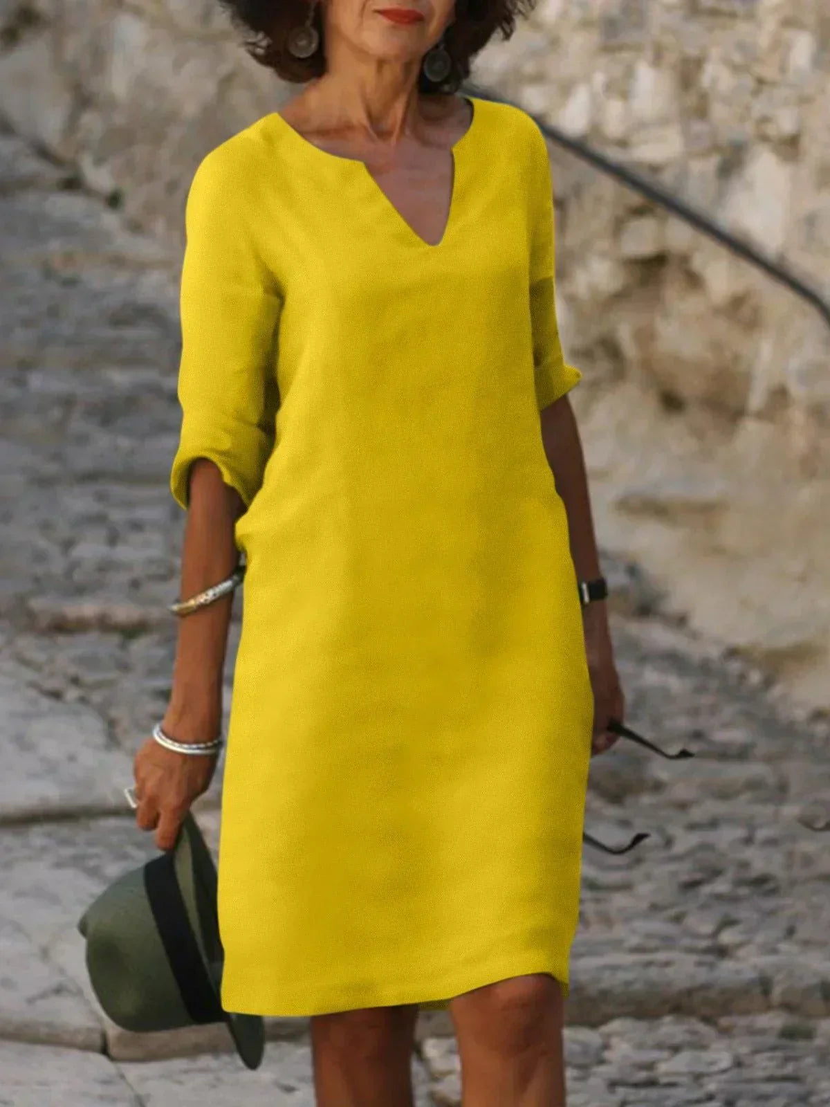 Élise™ | Robe élégante à col en V